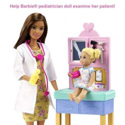Barbie Barnläkare med barn och skötbord