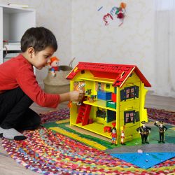 Pippi Dockskåp Villa Villekulla med Lekplatta