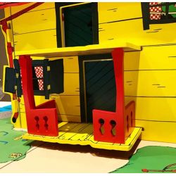 Pippi Dockskåp Villa Villekulla med Lekplatta