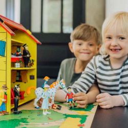 Pippi Dockskåp Villa Villekulla med Lekplatta