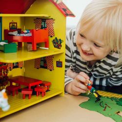 Pippi Dockskåp Villa Villekulla med Lekplatta