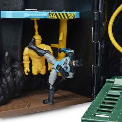 Batman Batcave Transforming Playset i form av en stor figur
