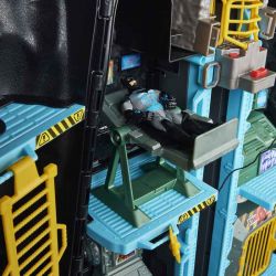 Batman Batcave Transforming Playset i form av en stor figur